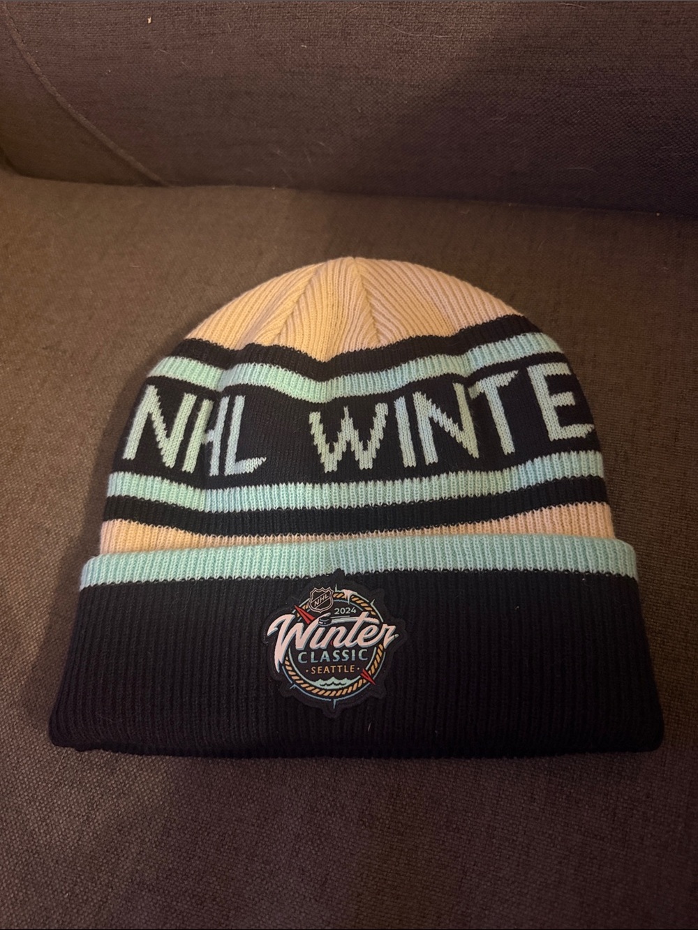 Fanatics NHL Winter Classic Beanie in Black, Cream & Light Blue